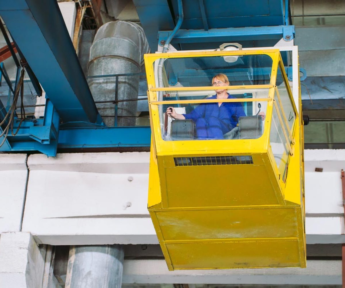 Monitoring cabin pressure in vehicles and cranes